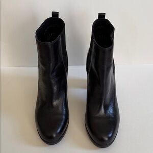 Clarks Chelsea Ankle Booties Size 9 - Never Worn